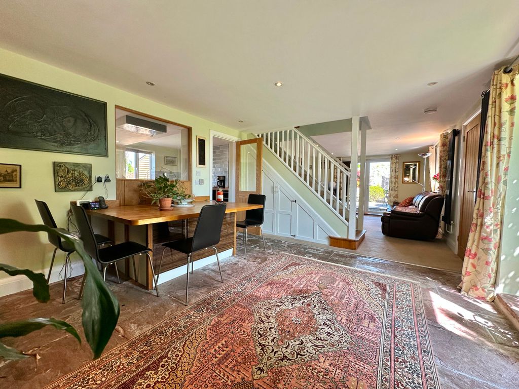 Property photo 2 of 27