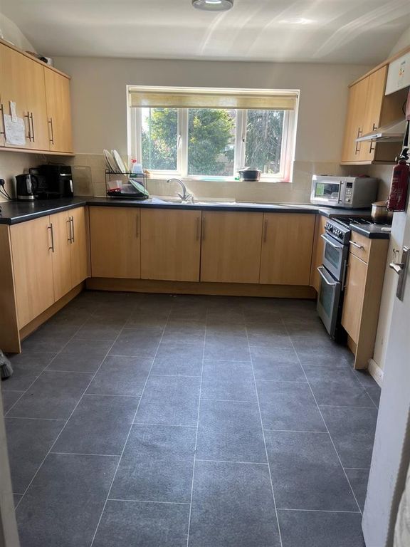 Property photo 3 of 8 Kitchen /Shared