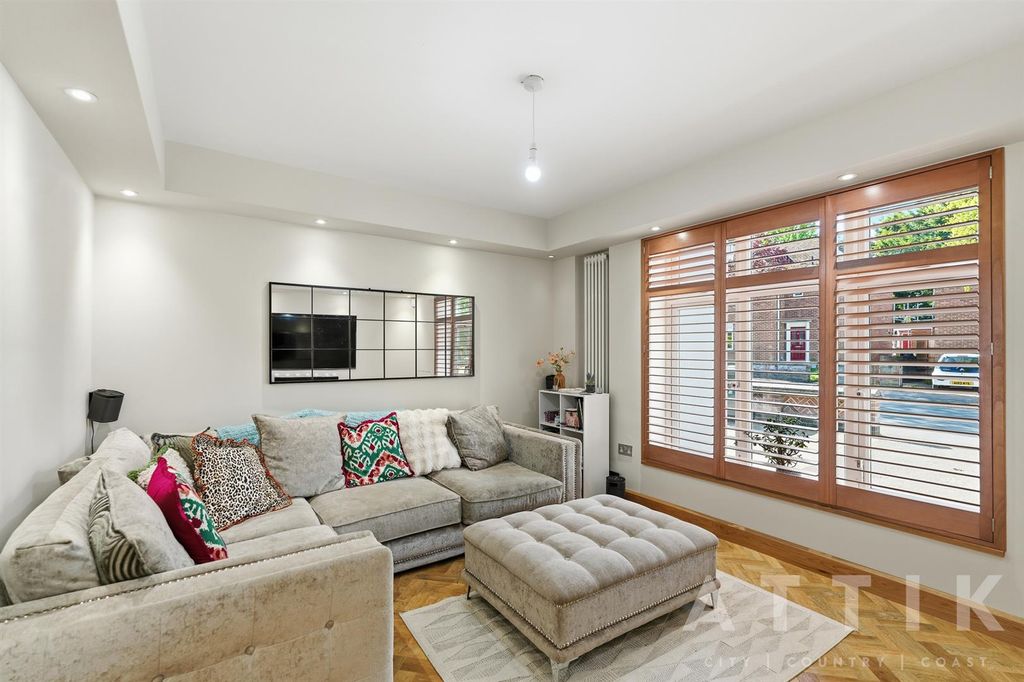 Property photo 2 of 38 Ar701991.Jpg