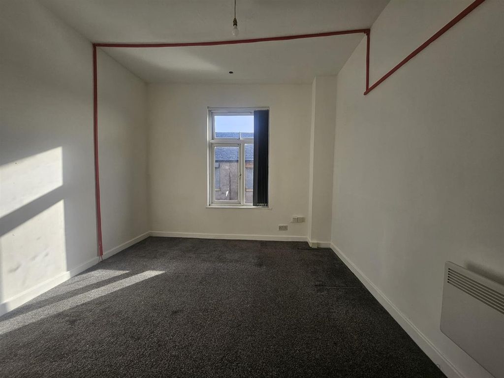 Property photo 3 of 9 Room 1.Jpeg