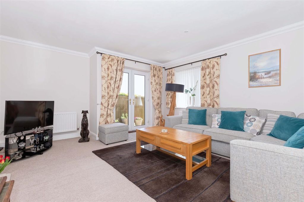 Property photo 2 of 22 Strand Court_18.Jpg