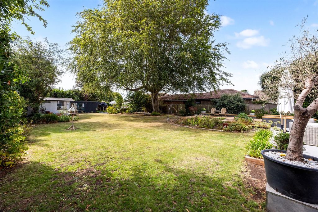 Property photo 2 of 40 Park Grange 3-002.Jpg