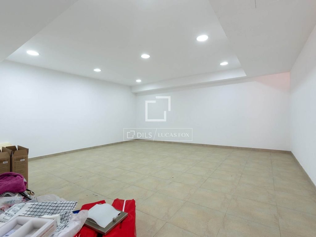 Property photo 2 of 31