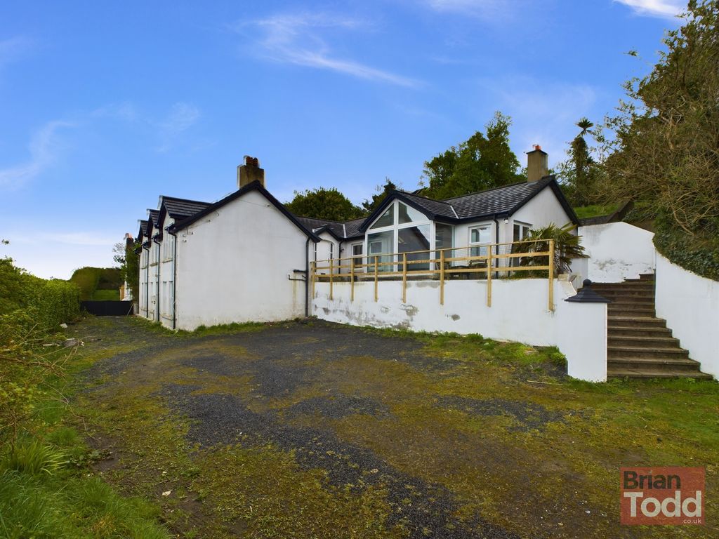 Property photo 2 of 22