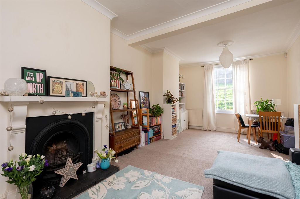 Property photo 3 of 16 Living Space