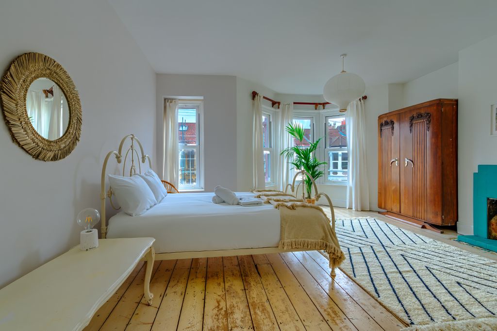 Property photo 3 of 35