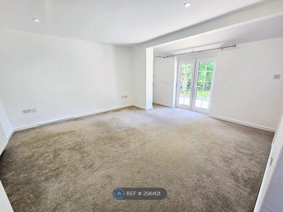 Property photo 2 of 11 Lounge