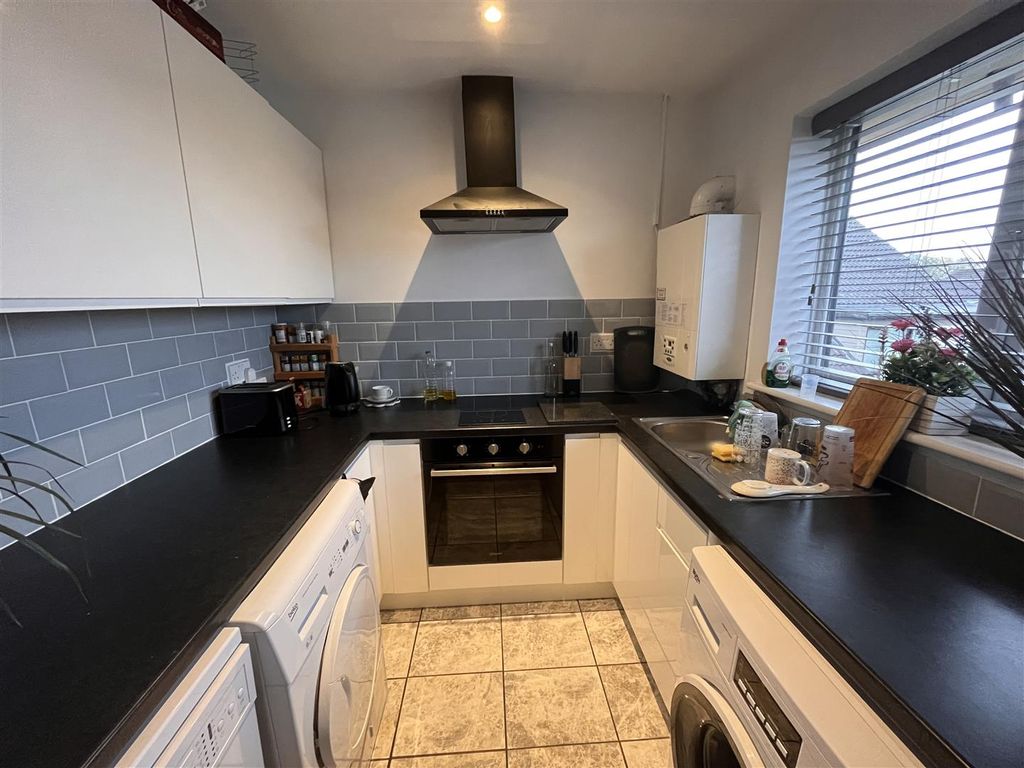 Property photo 2 of 7 Kitchen