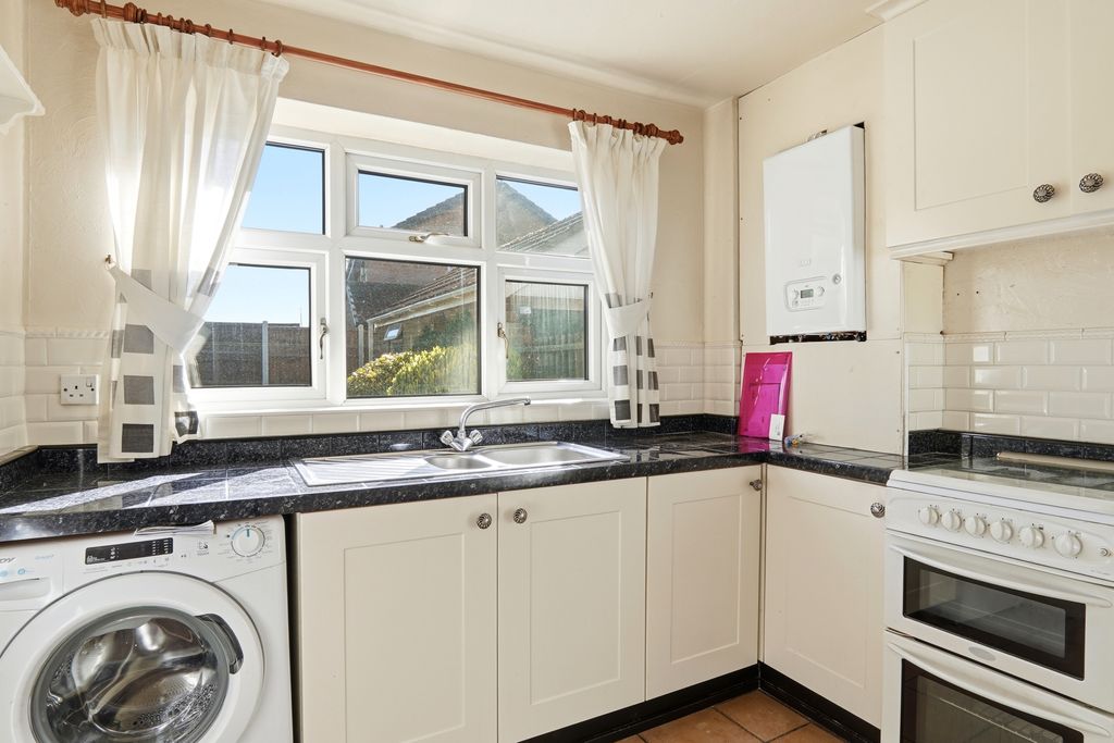 Property photo 2 of 21 Templecresent008