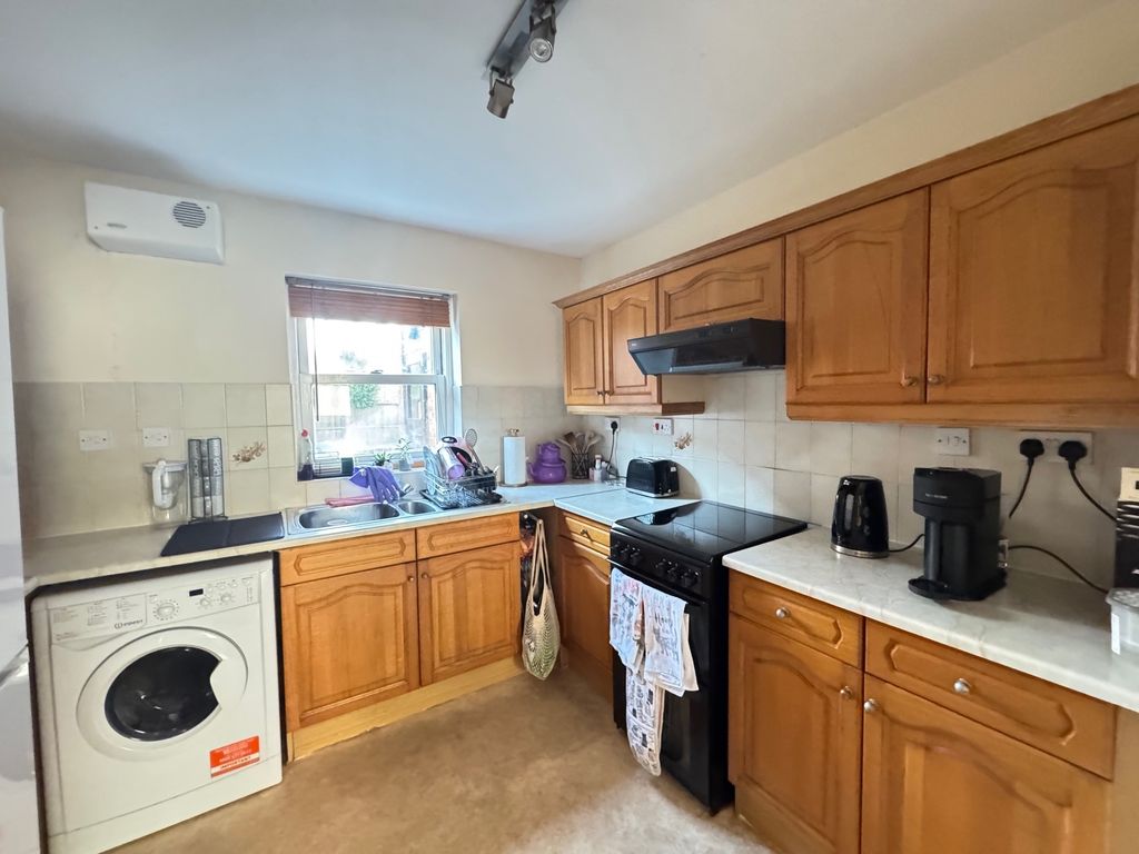 Property photo 3 of 9 Kitchen