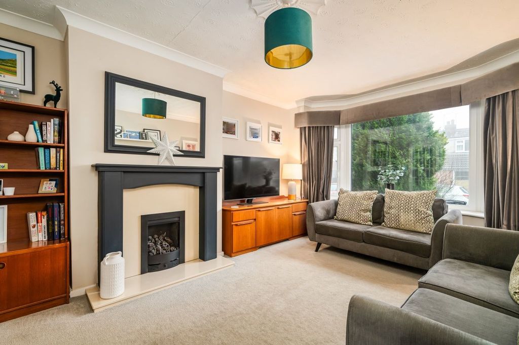 Property photo 2 of 31