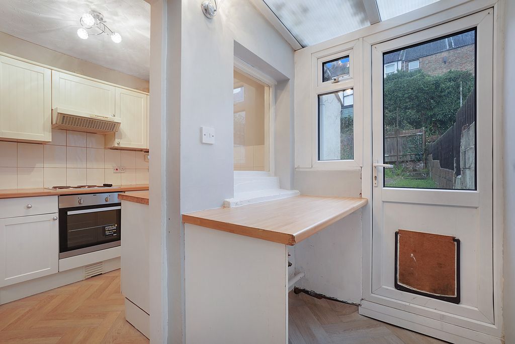 Property photo 1 of 11 2 Bedroom House For Sale