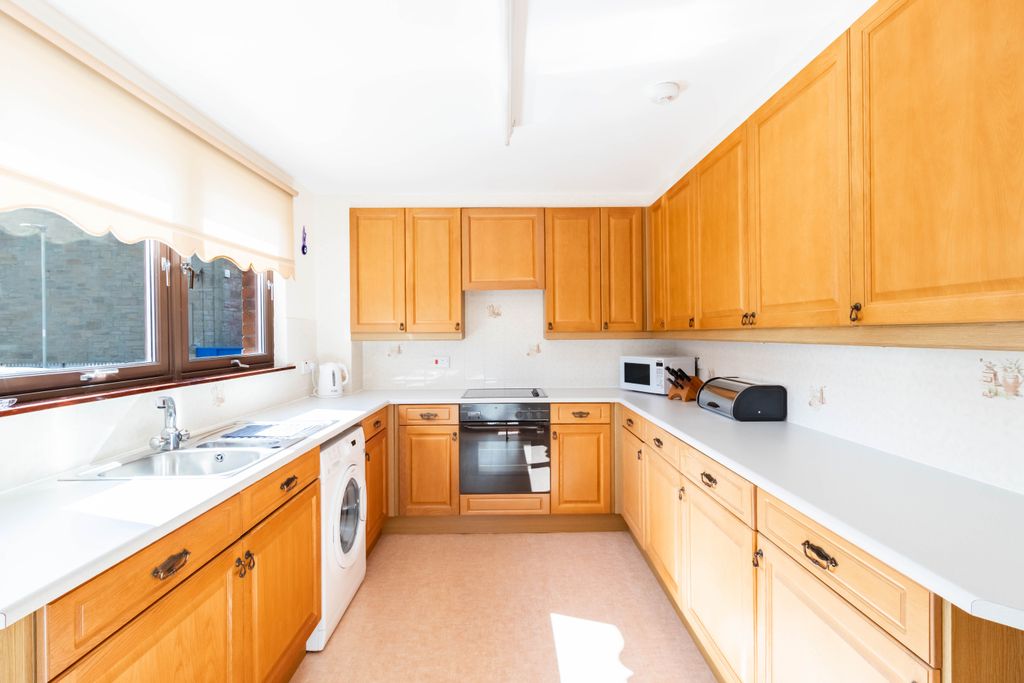 Property photo 3 of 31 Kitchen