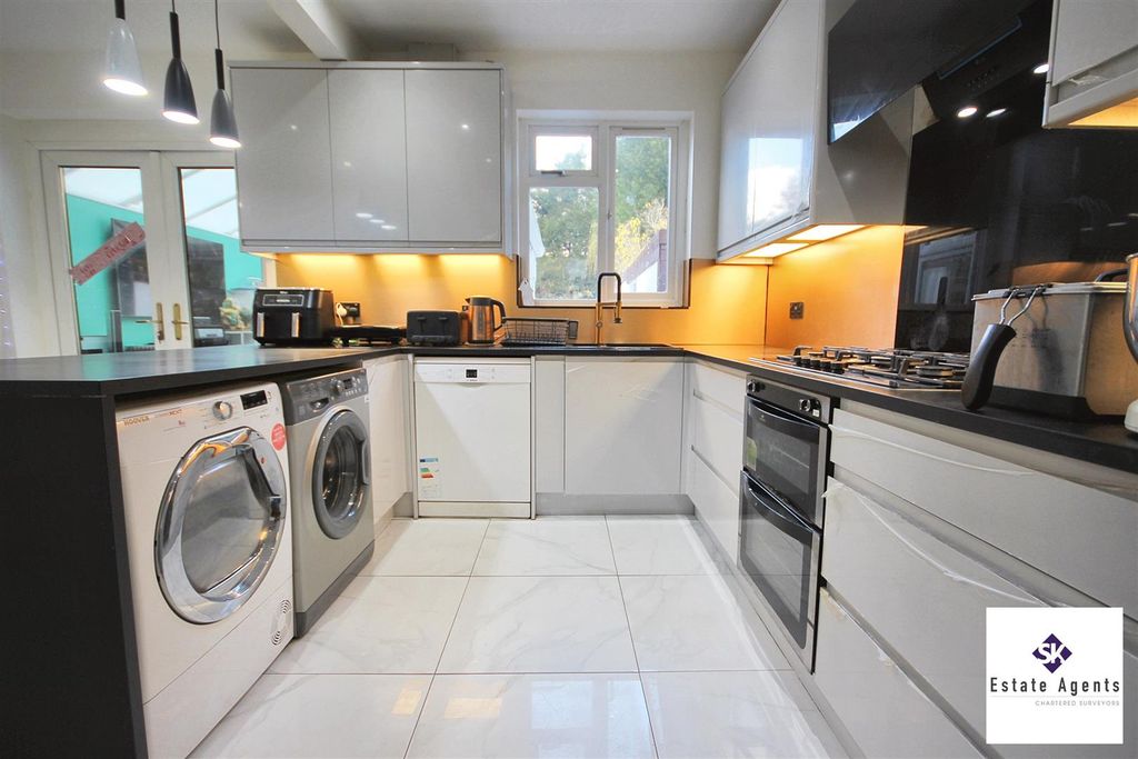 Property photo 3 of 23 Dining Kitchen