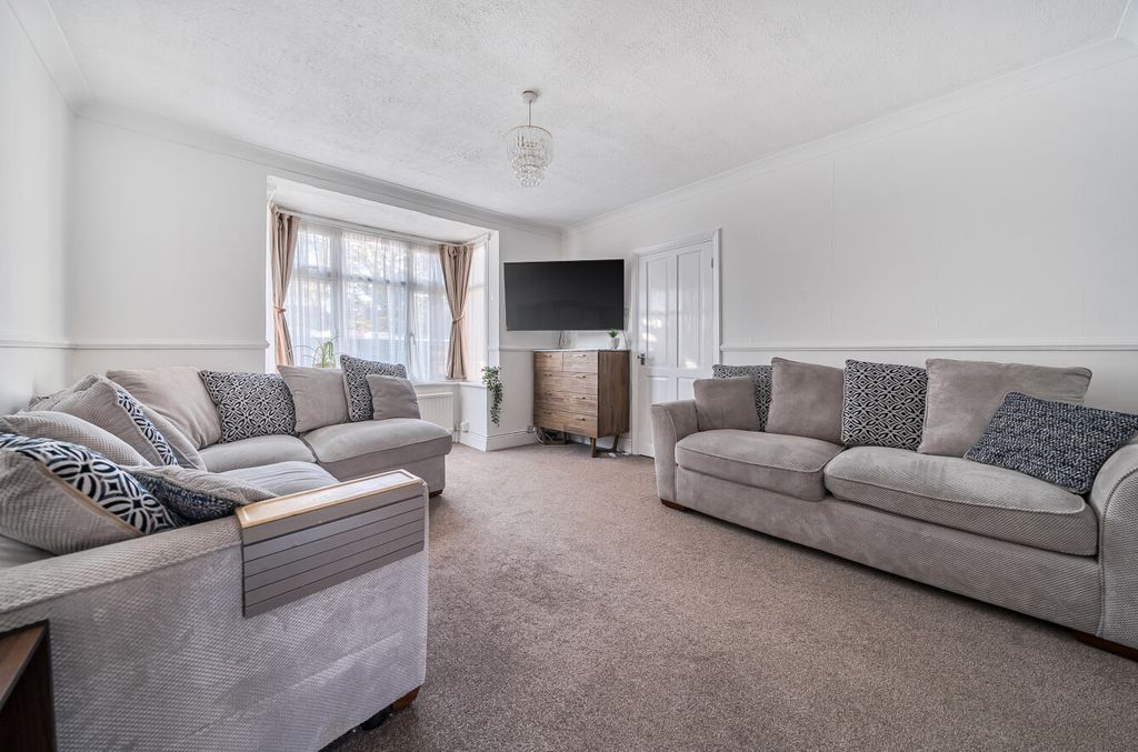 Property photo 3 of 15 1382925-25-691c77...