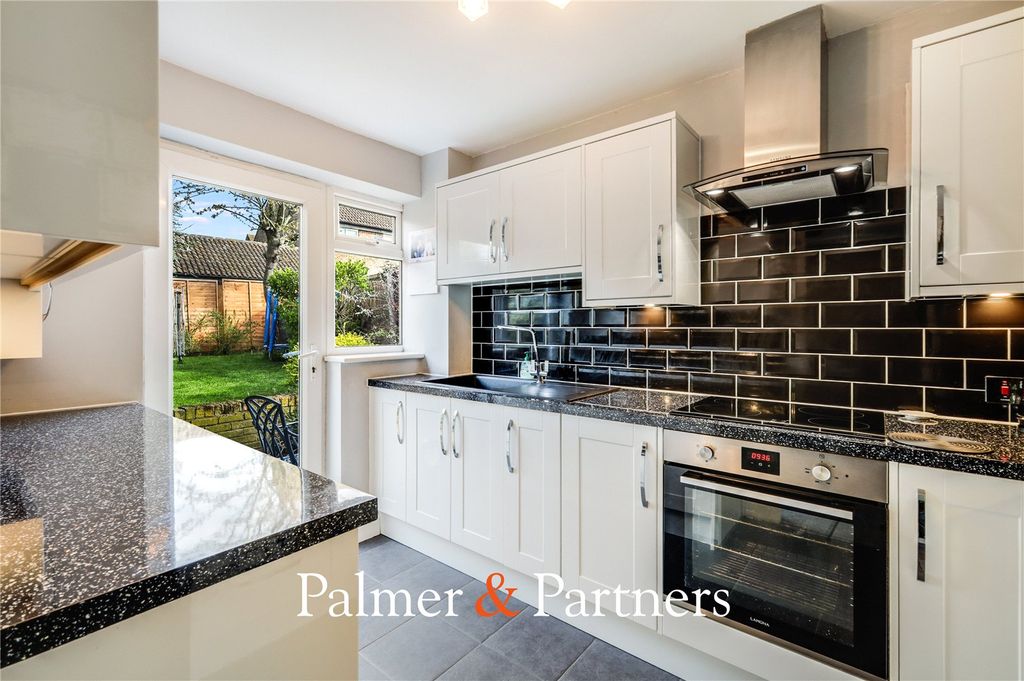 Property photo 2 of 25 Picture No. 15