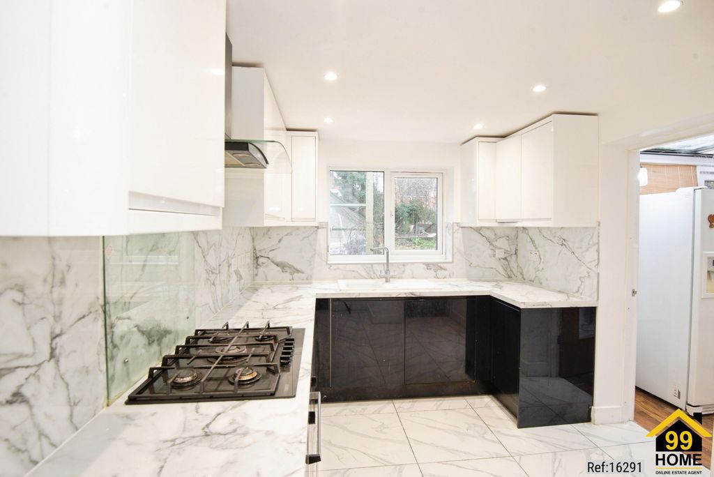 Property photo 3 of 19 Photo 2