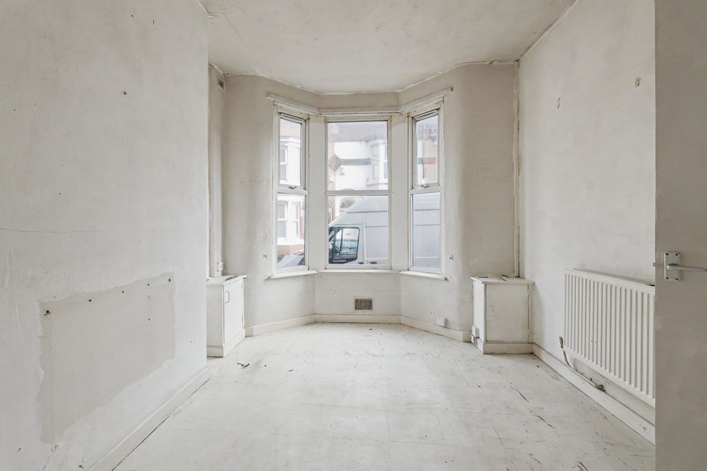 Property photo 2 of 14 16 Briar Street, Kirkdale, Liverpool, L4 1Rb