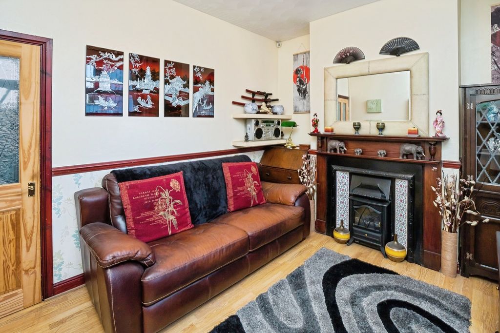 Property photo 3 of 15 Lounge