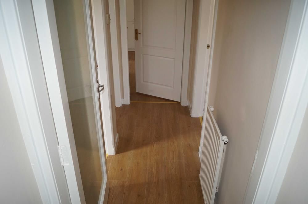 Property photo 2 of 6 Hallway