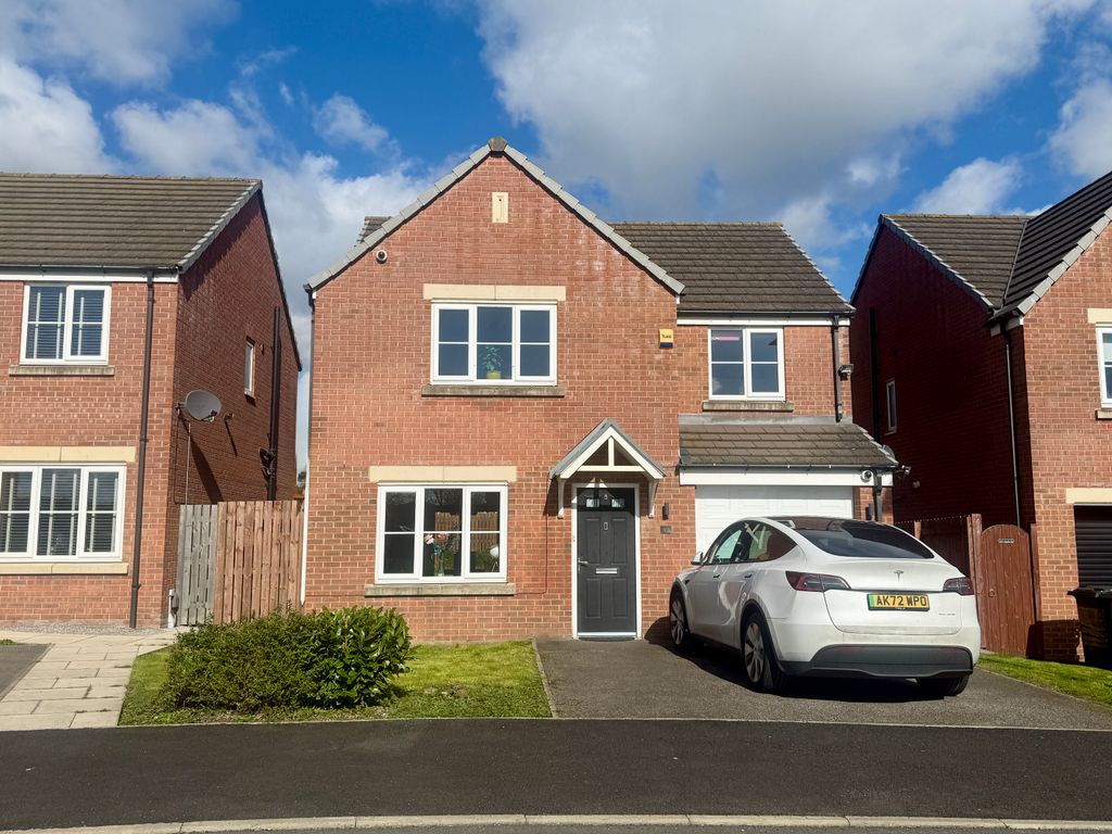 Property photo 1 of 17 Bedroom