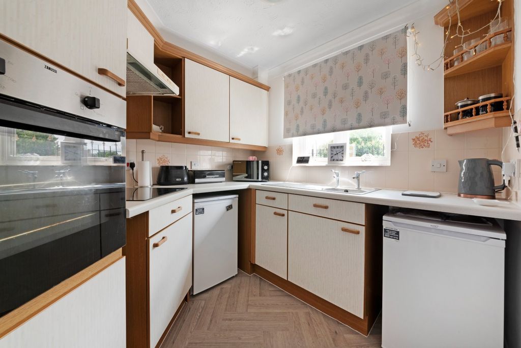 Property photo 3 of 12 Picture 3