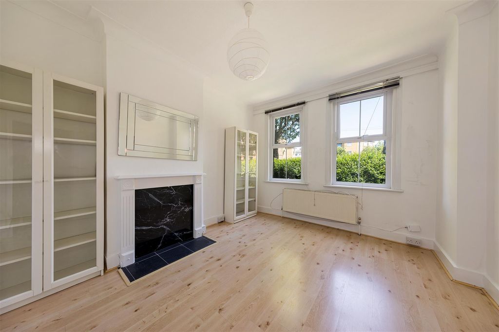 Property photo 2 of 19 Edward Road, E17