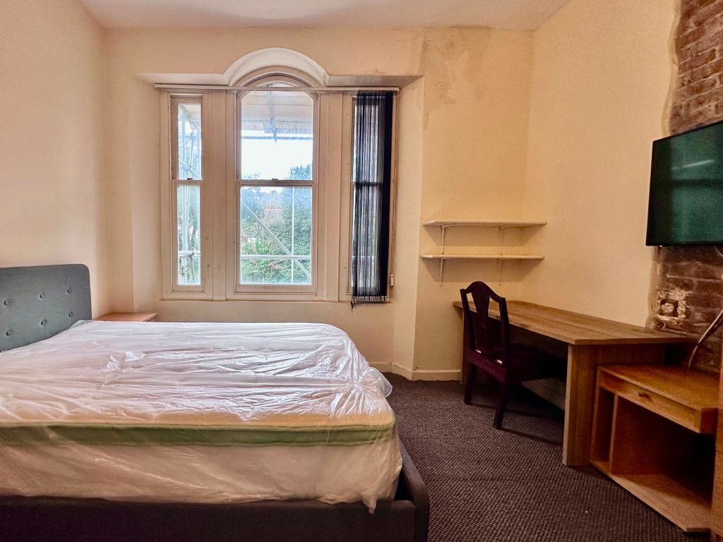 Property photo 1 of 52