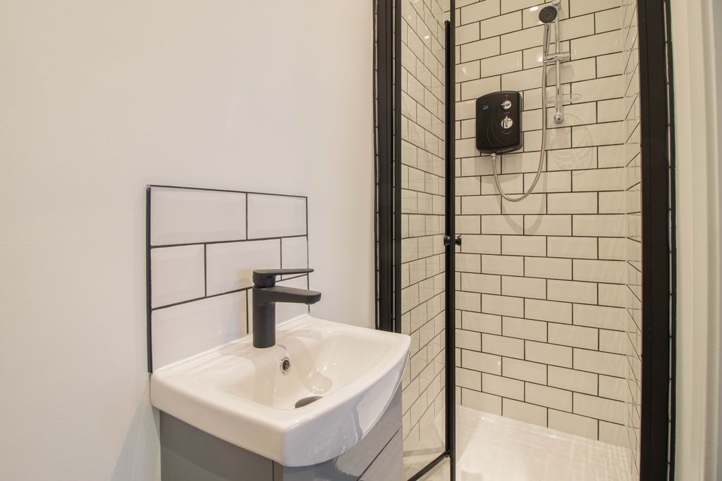 Property photo 3 of 5 Ensuite