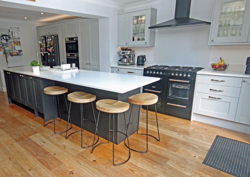 Property photo 3 of 15 Kitchen