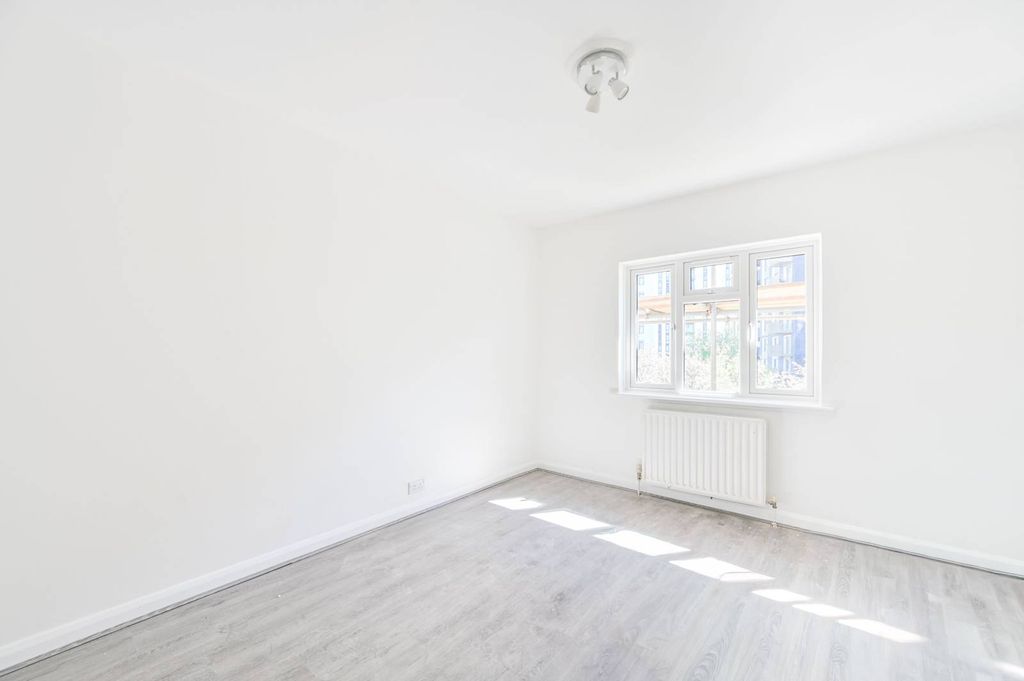 Property photo 1 of 4