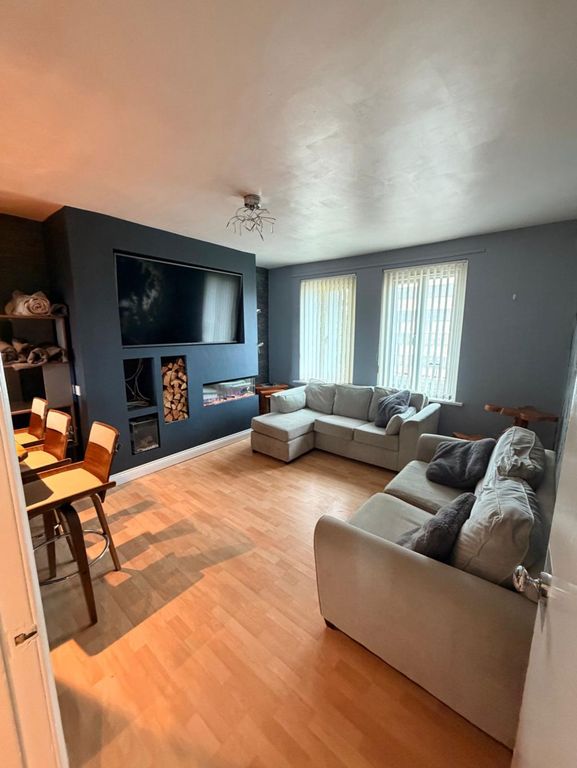 Property photo 2 of 6 Lounge