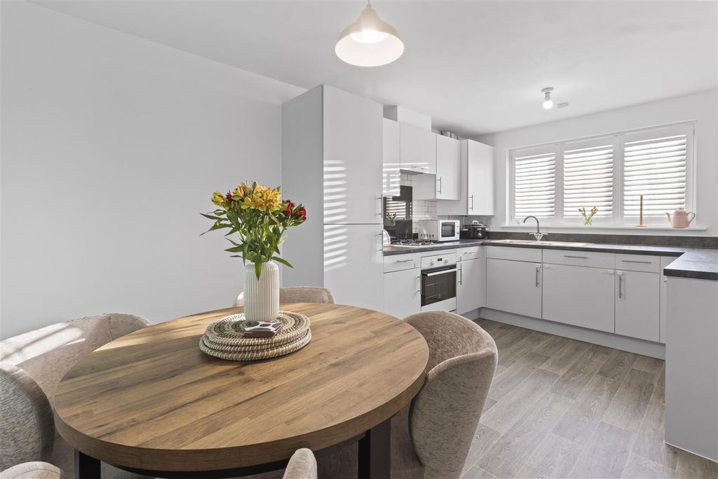 Property photo 3 of 28 Kitchen Diner