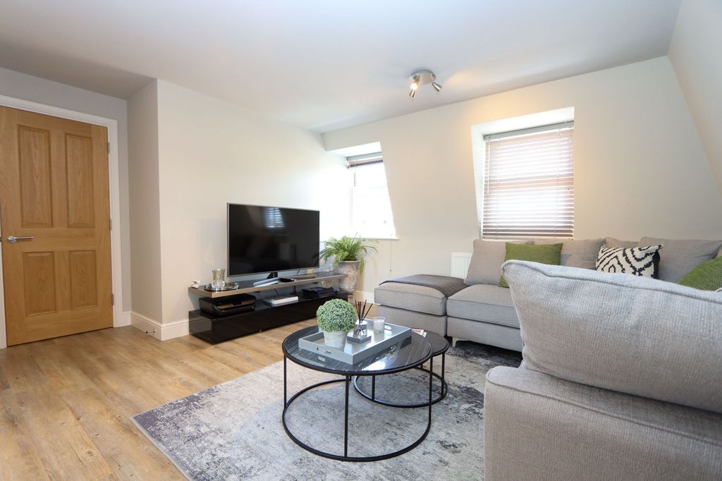 Additional image 11 of 2 bed flat for saleHemnall Street, Epping CM16