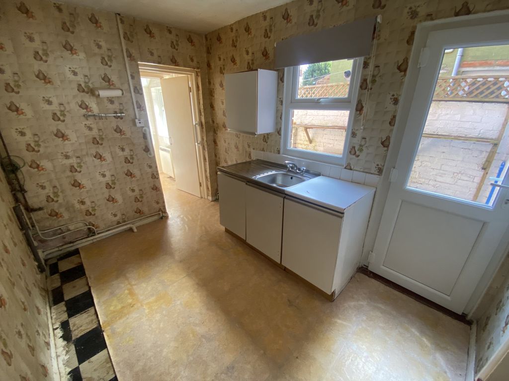 Property photo 2 of 12 Kitchen