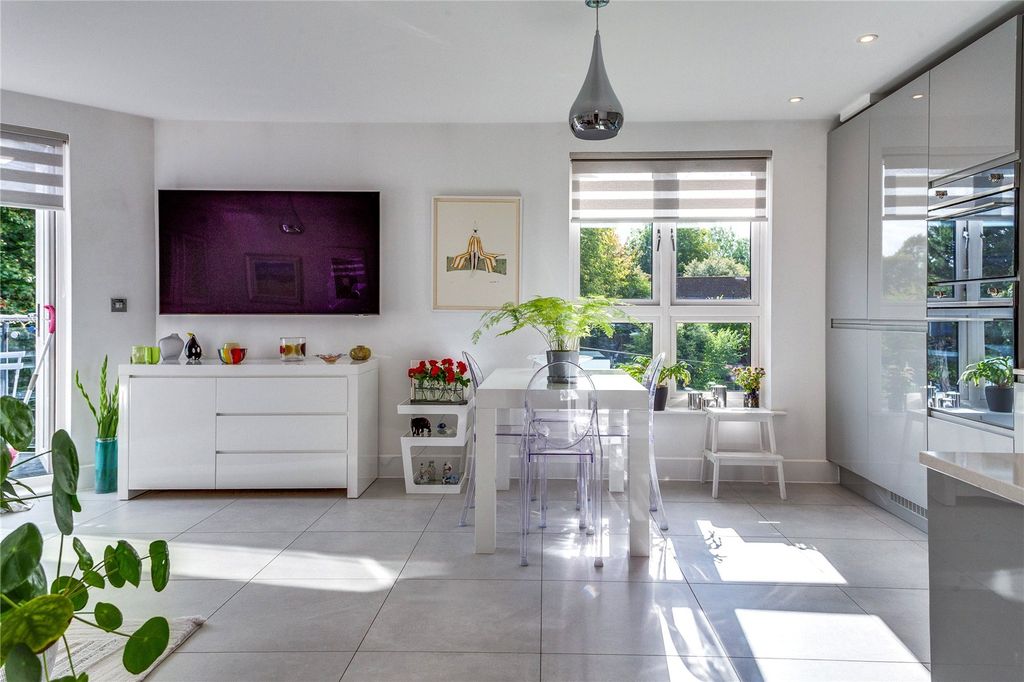 Property photo 3 of 13 Dining Area