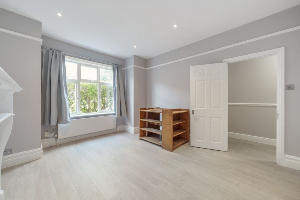 Property photo 2 of 13 988369 (6)