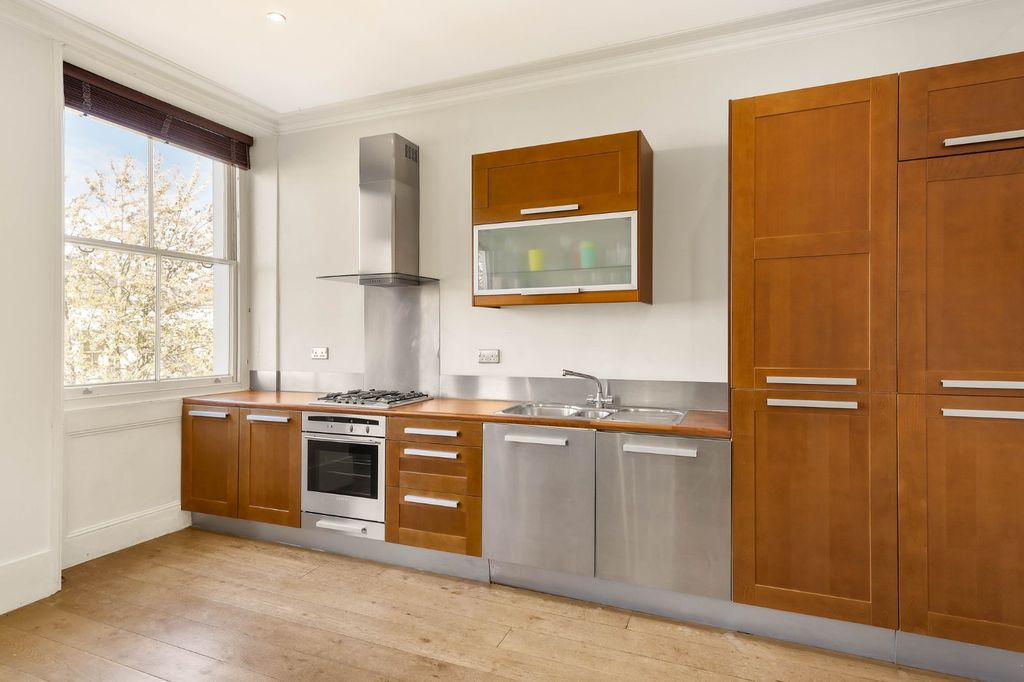 Property photo 2 of 9 Kitchen