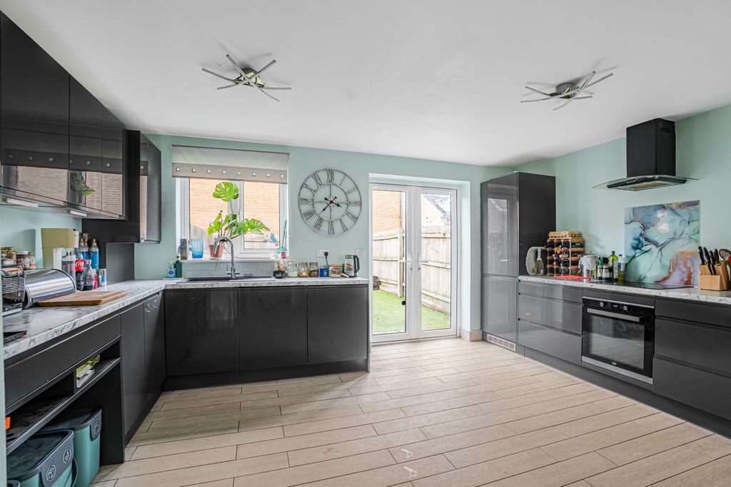 Property photo 3 of 21