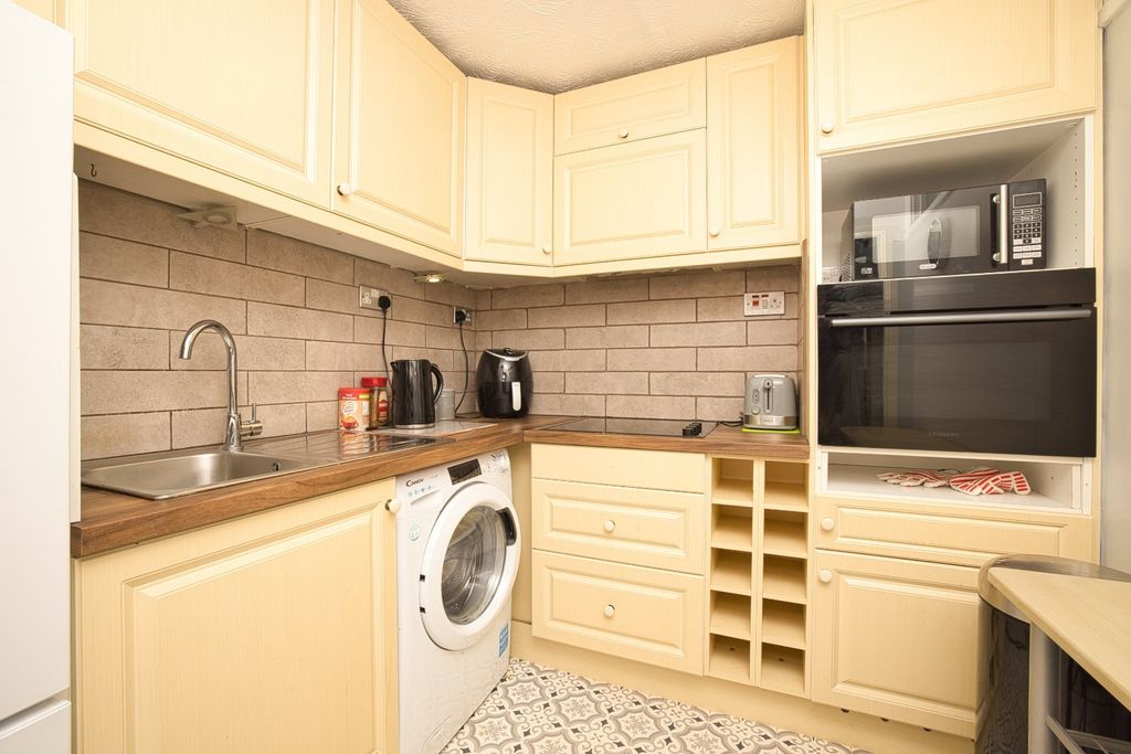 Property photo 3 of 9 Picture 3