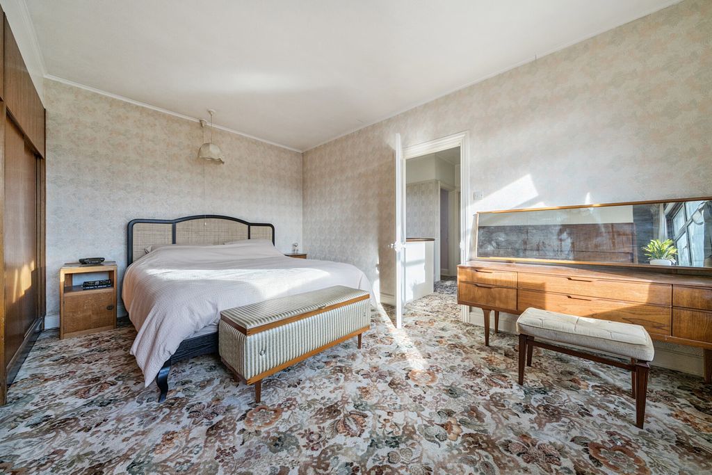 Property photo 3 of 22 Bedroom