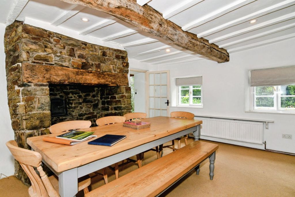 Property photo 2 of 20 Dining Area