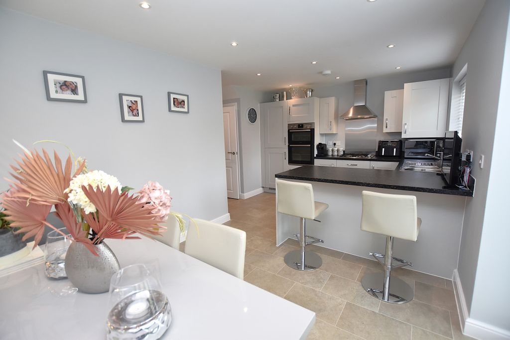 Property photo 2 of 30 Dining Kitchen