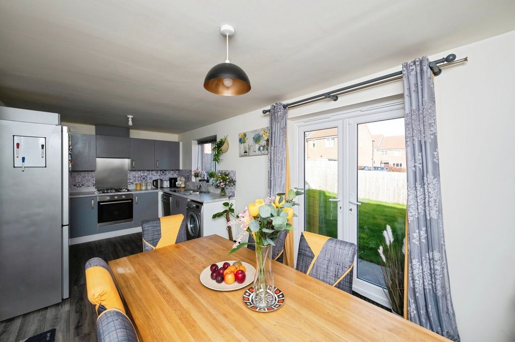 Property photo 2 of 15 Kitchen / Diner