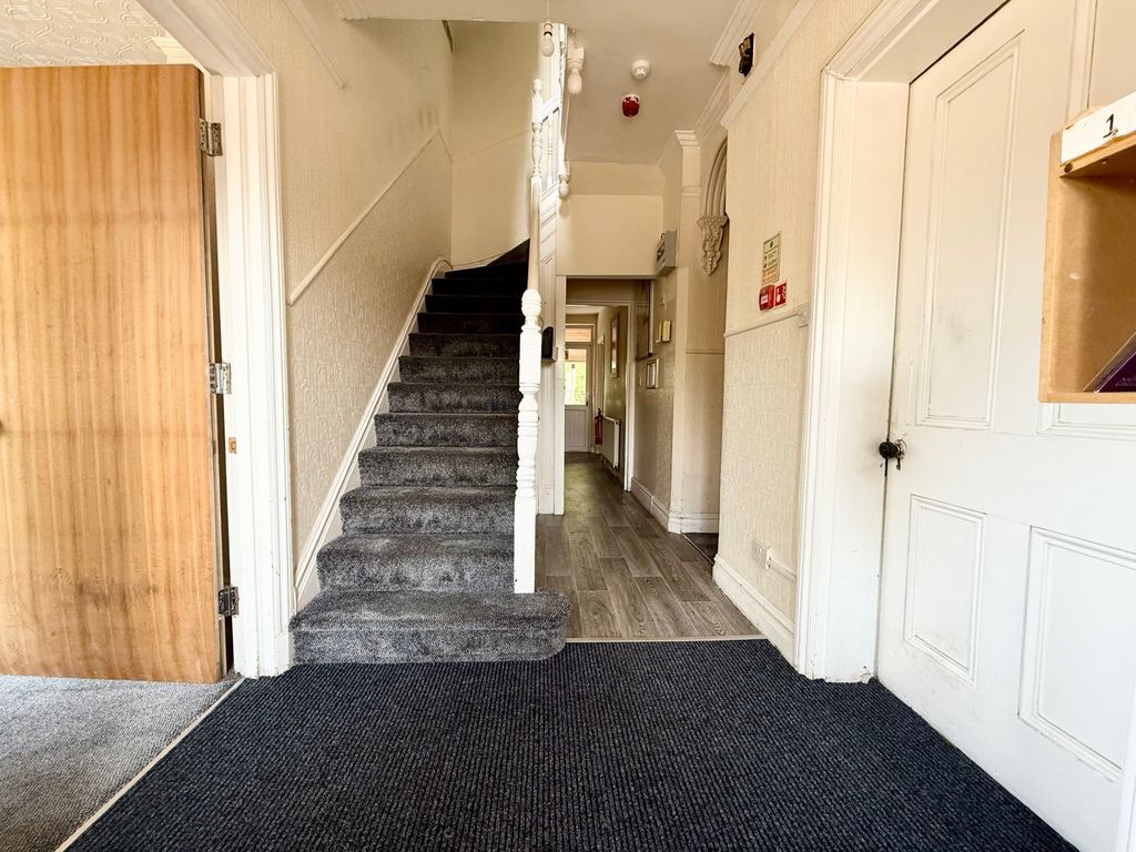 Property photo 3 of 9 3