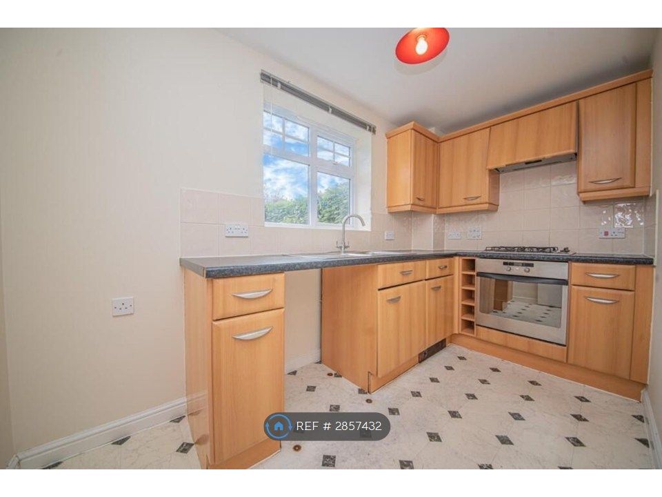 Property photo 2 of 10 Kitchen