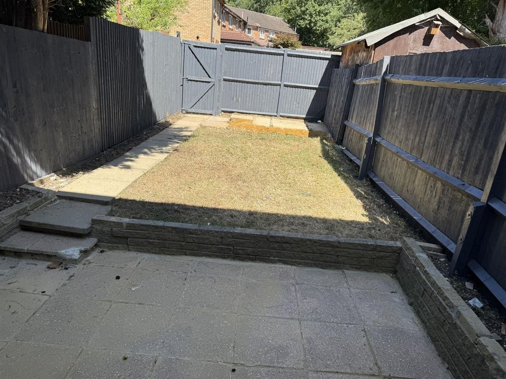Property photo 2 of 9 Garden