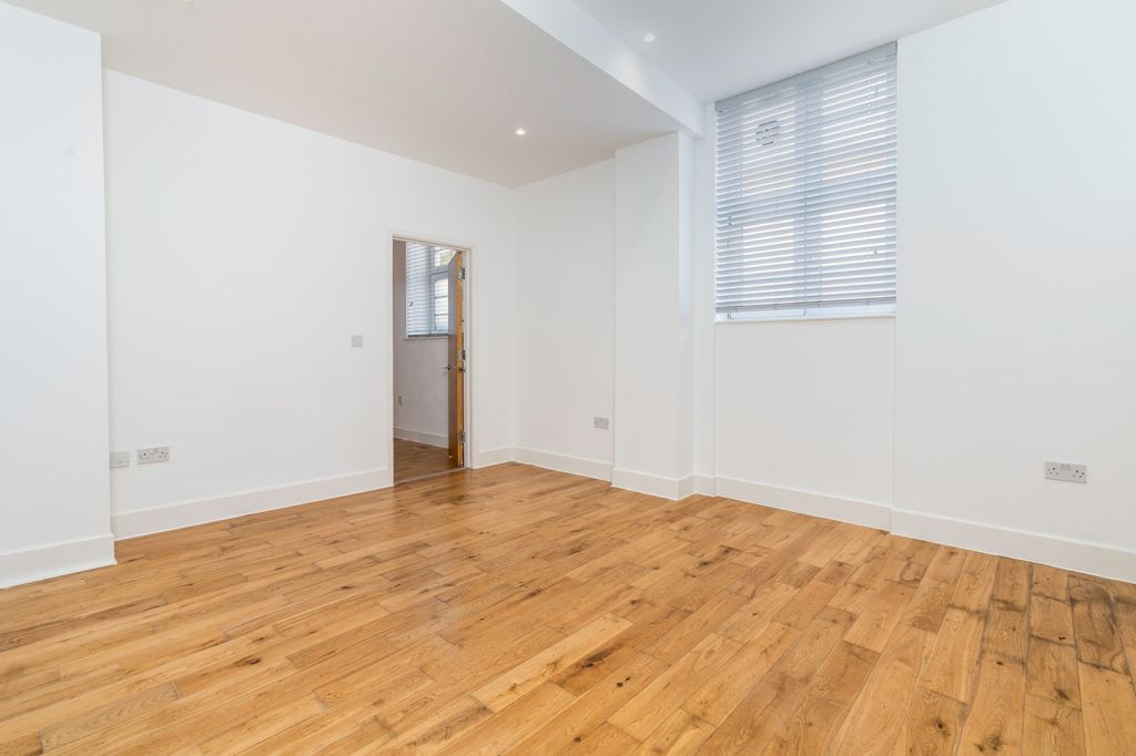 Property photo 3 of 12 Picture No. 16