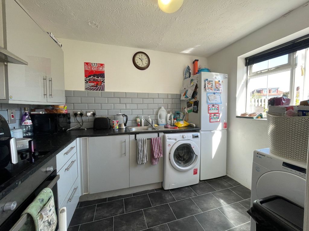 Property photo 3 of 10 2391305