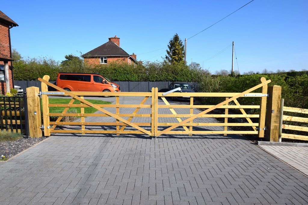 Property photo 3 of 34 Gated Entrance
